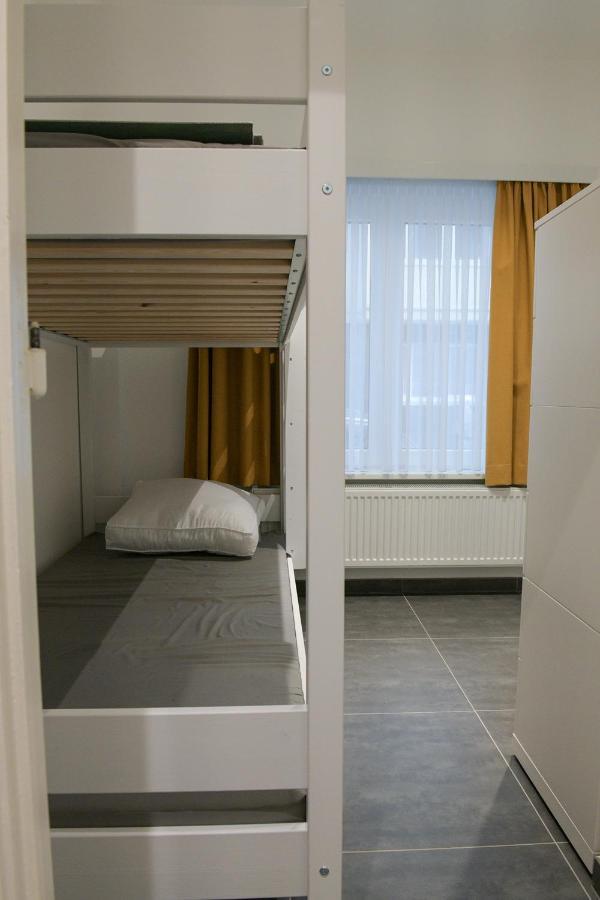 Modern Gelijkvloers Gezinsappartement 크노케-하이스트 외부 사진