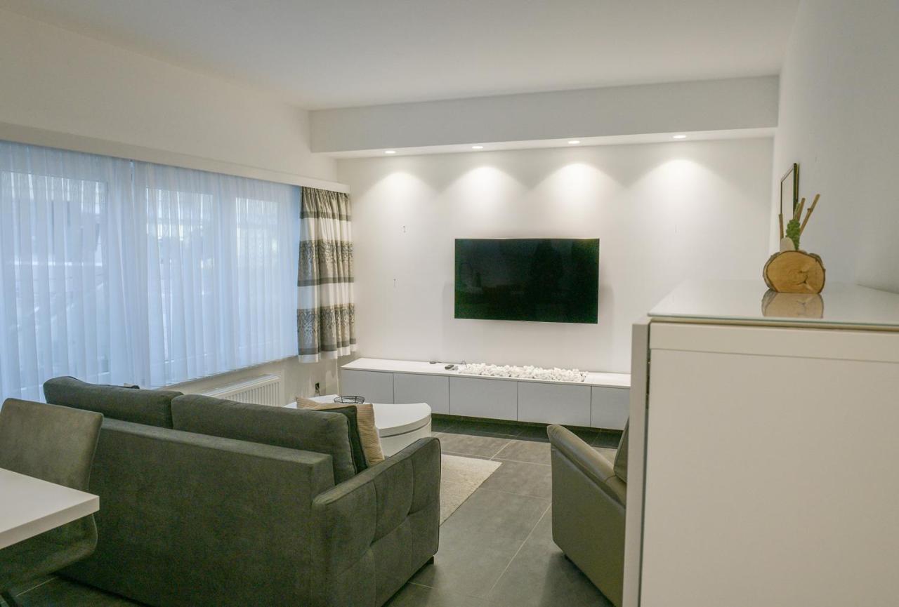 Modern Gelijkvloers Gezinsappartement 크노케-하이스트 외부 사진