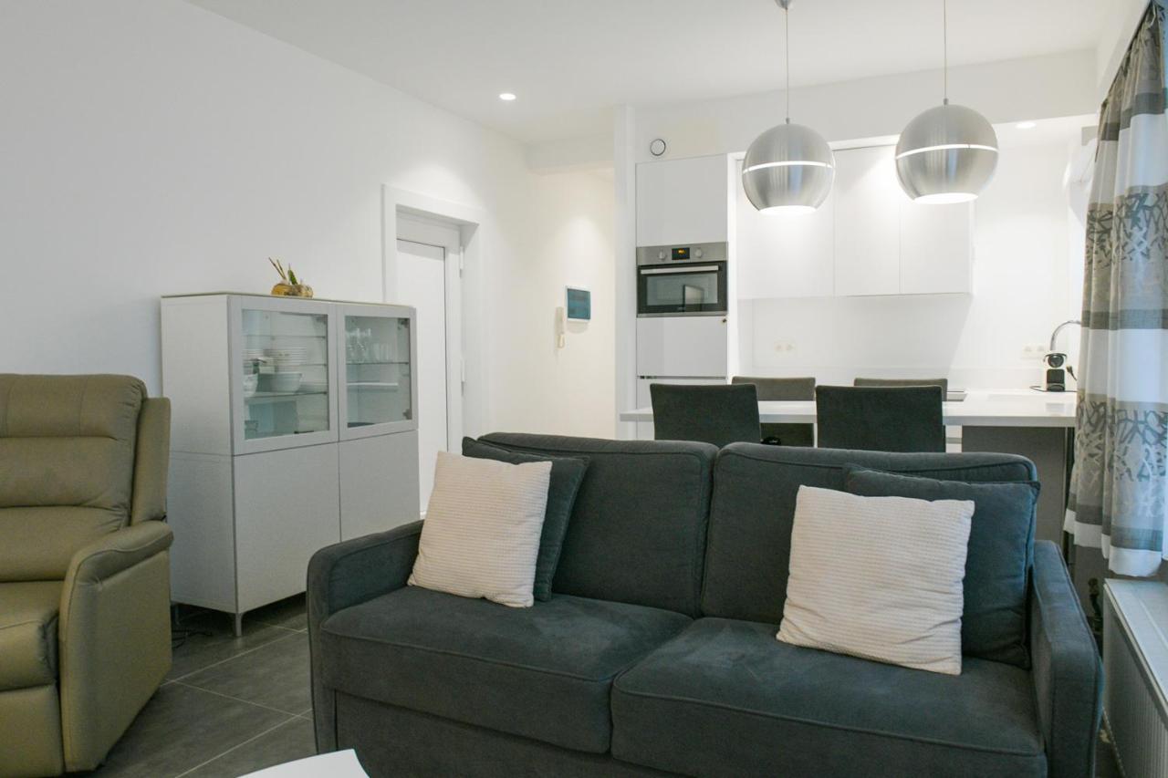 Modern Gelijkvloers Gezinsappartement 크노케-하이스트 외부 사진